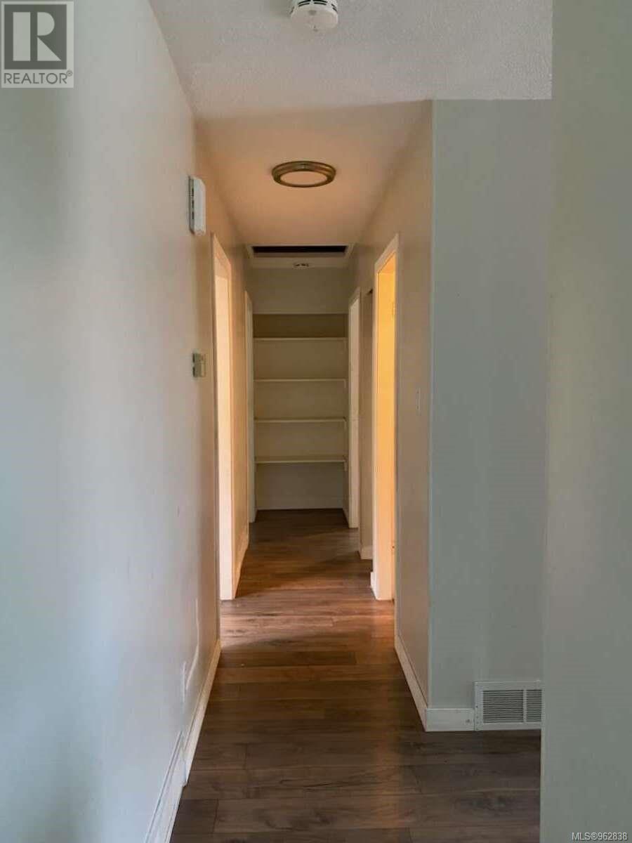551 Macmillan Dr Property Photo 6
