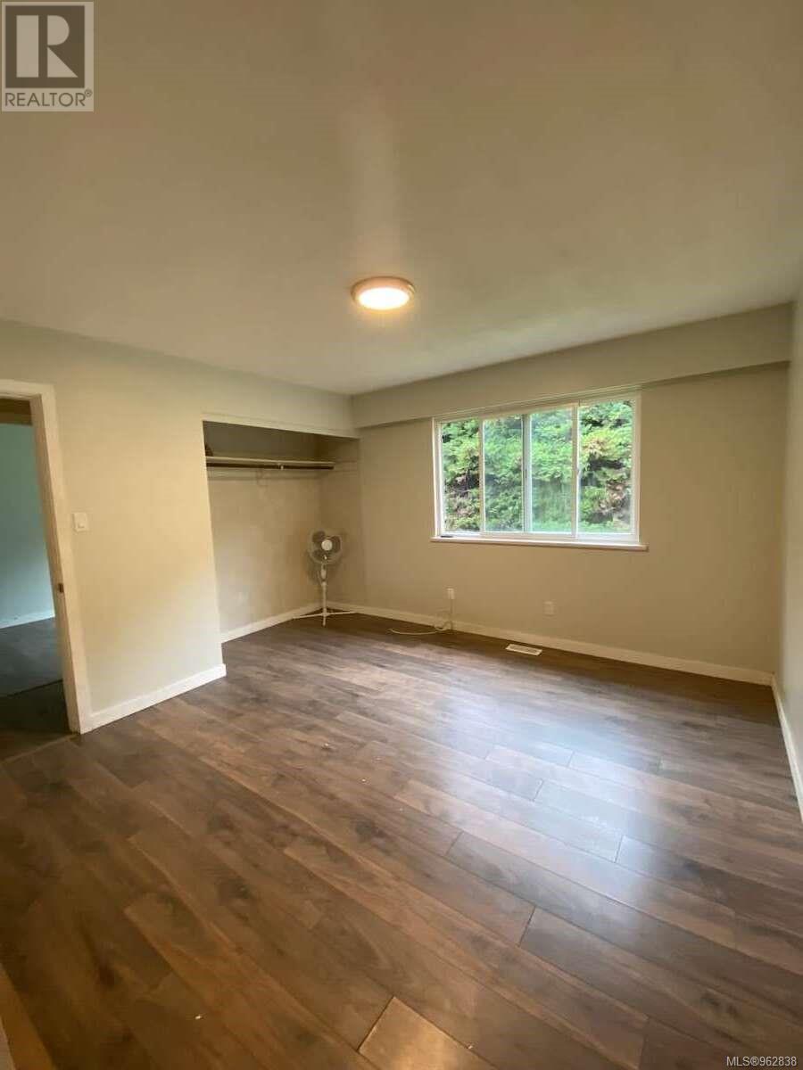 551 Macmillan Dr Property Photo 8