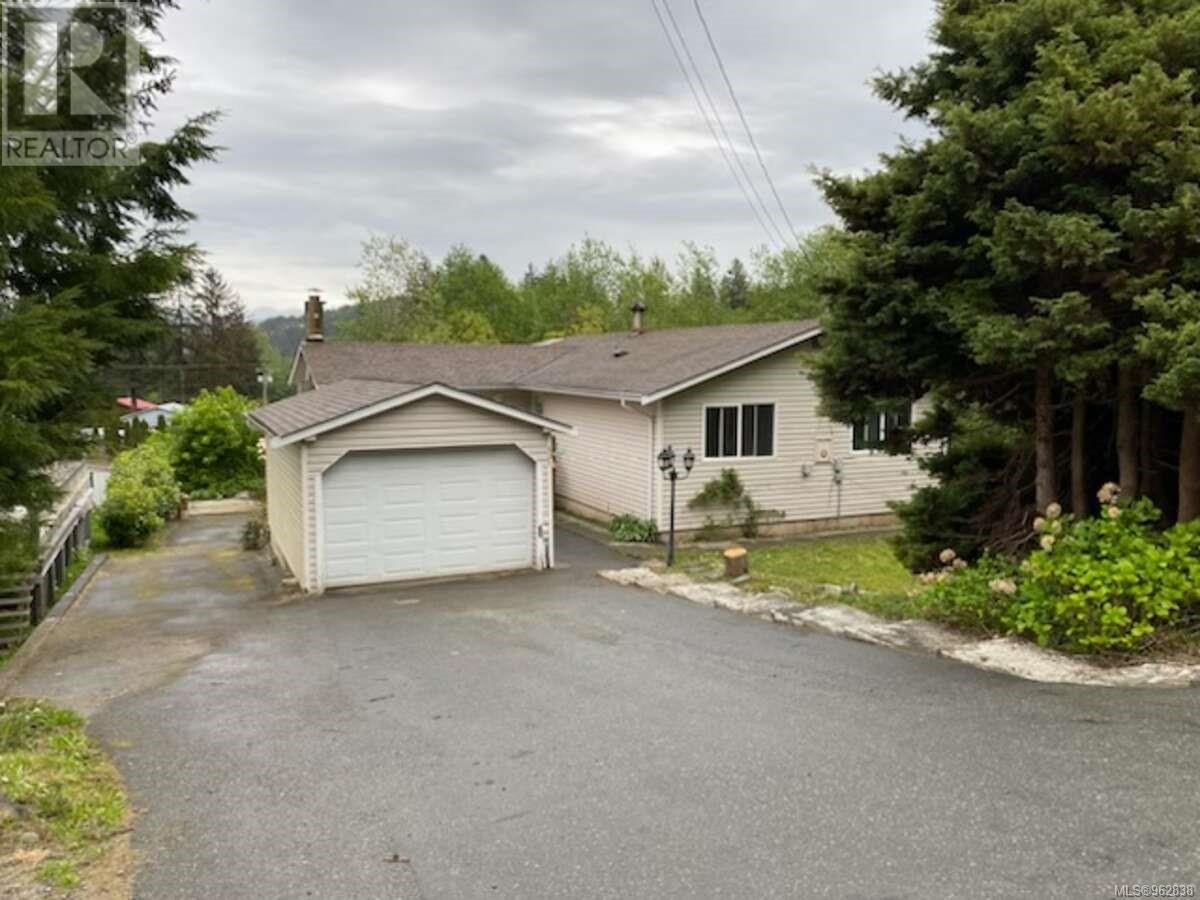 551 Macmillan Dr Property Photo 12