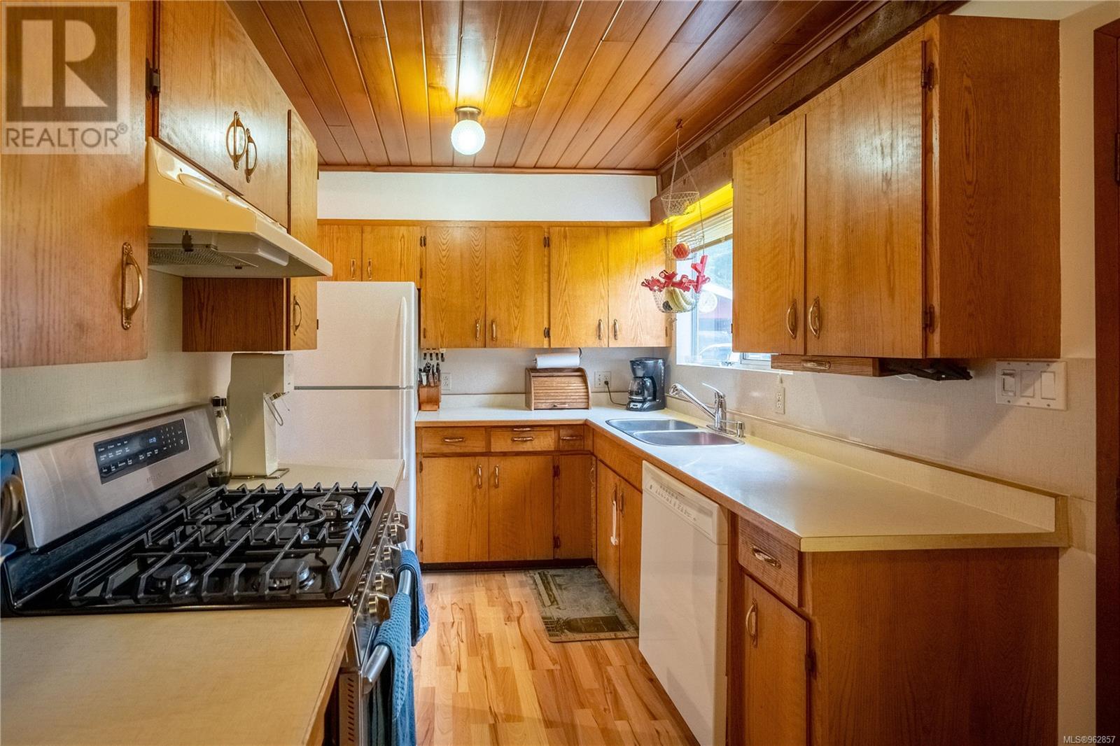 375 Neill St Property Photo 9