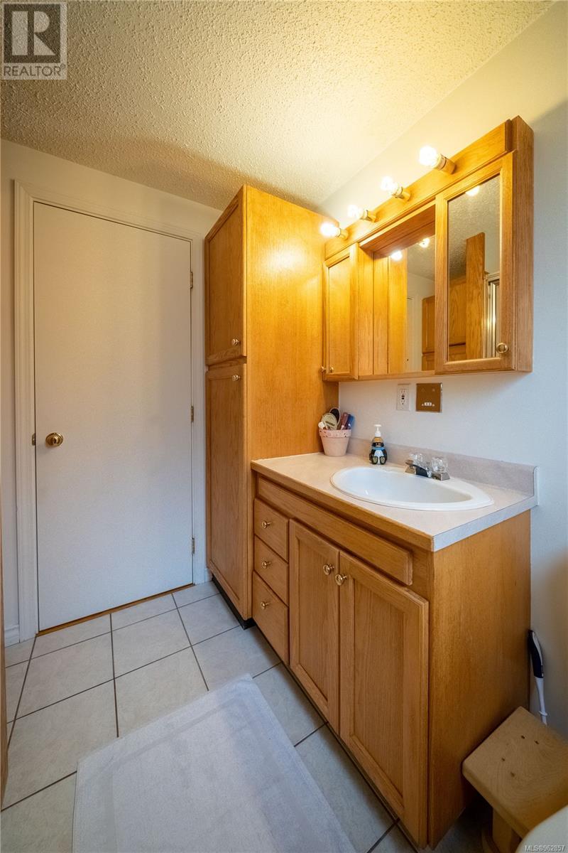375 Neill St Property Photo 11