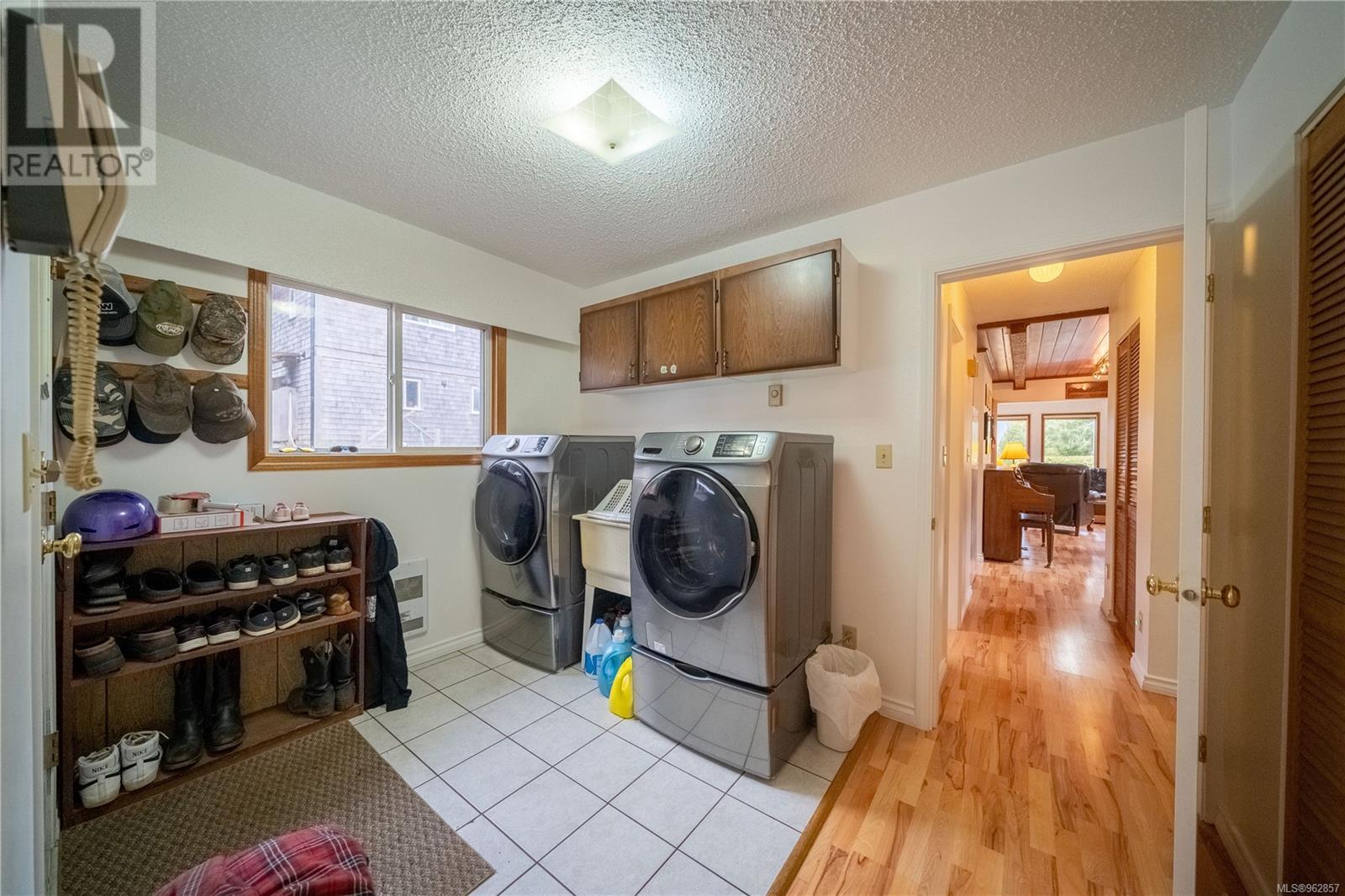 375 Neill St Property Photo 13