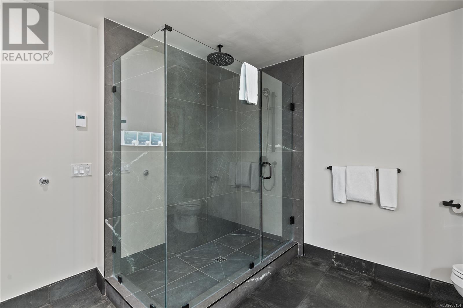 1903 596 Marine Dr Property Photo 12