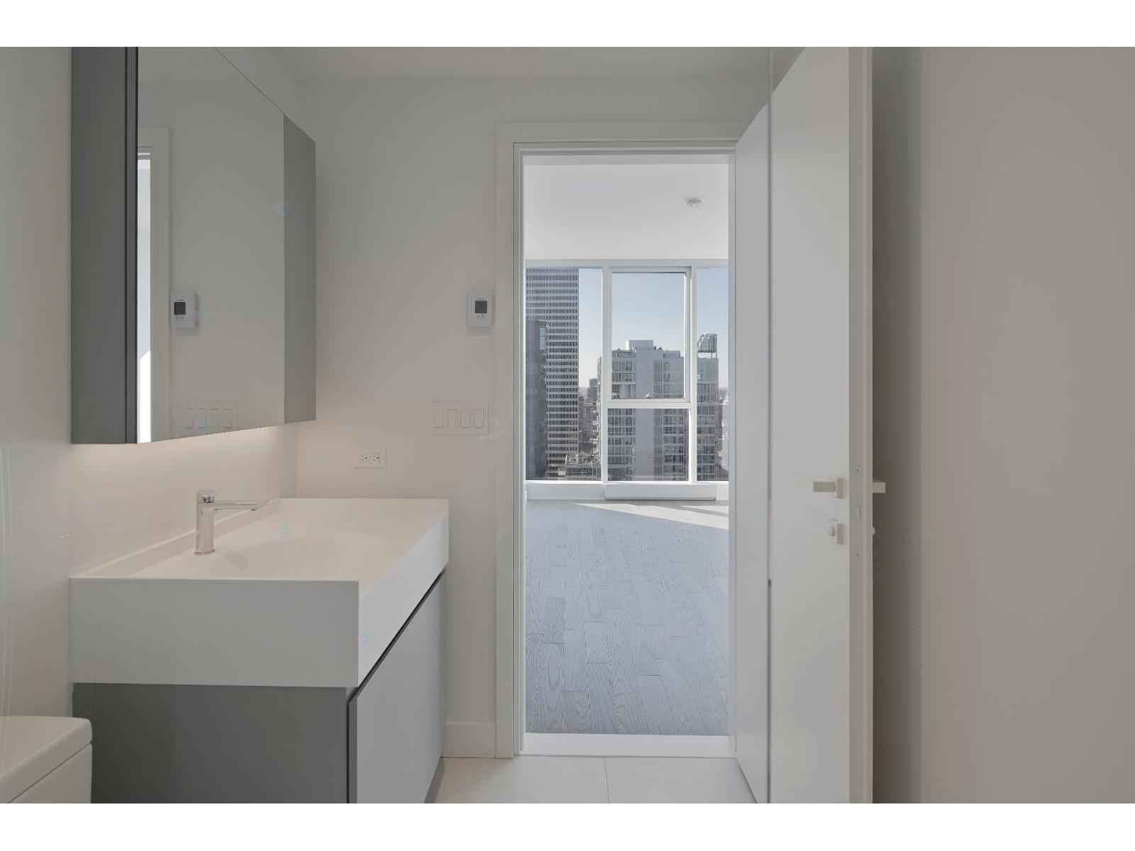 1205 Place Phillips, #2807 Property Photo 12