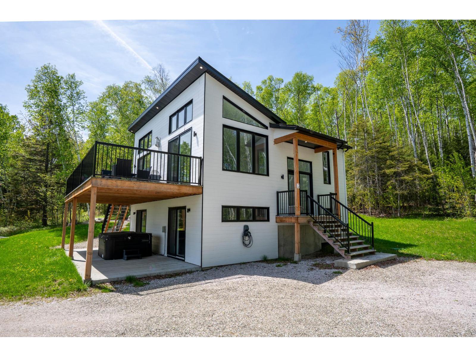 1578 Ch. Des Hauts-bois Property Photo 1