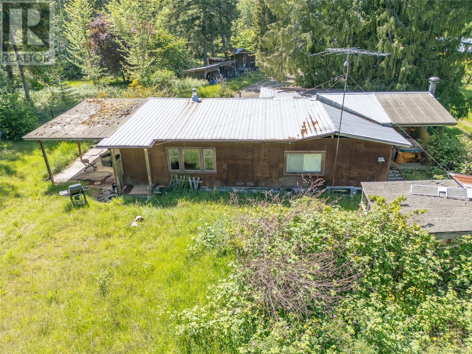 4510 Bedwell Harbour Rd Property Photo 9
