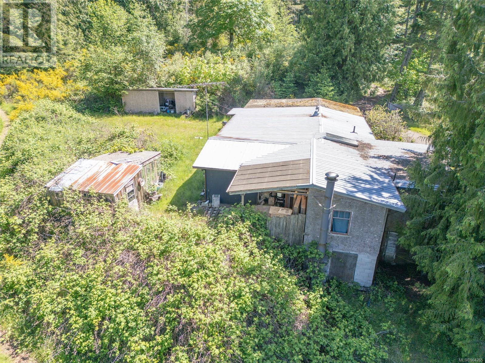 4510 Bedwell Harbour Rd Property Photo 10