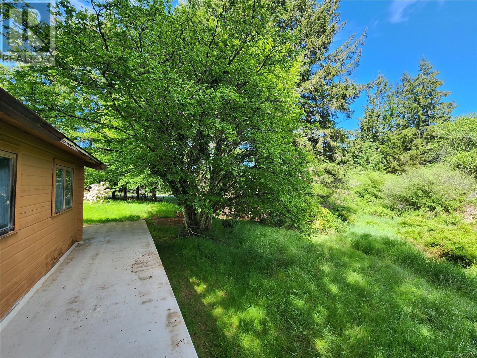 605 South Rd Property Photo 8