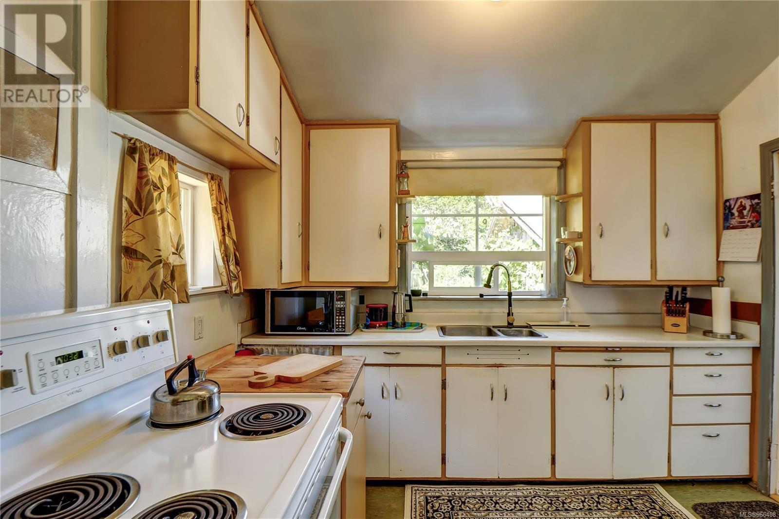 84 Hilliers Rd N Property Photo 14