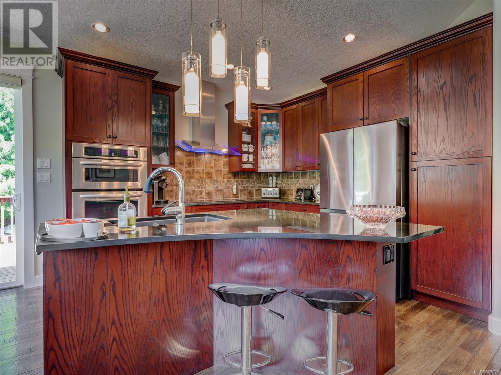 7288 Thelmita Pl Property Photo 4