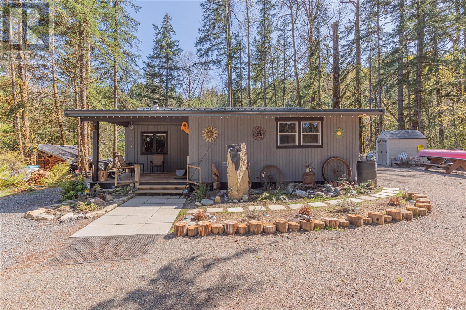 5612 Riverbottom Rd W Property Photo 3