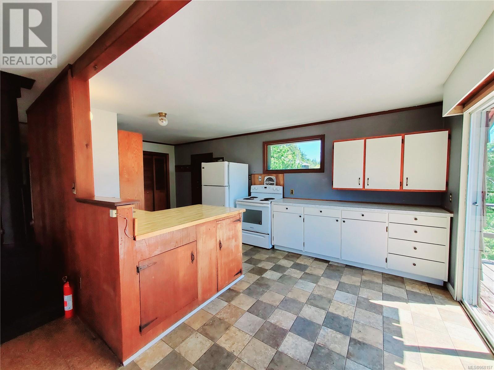 251 Campbell St Property Photo 7