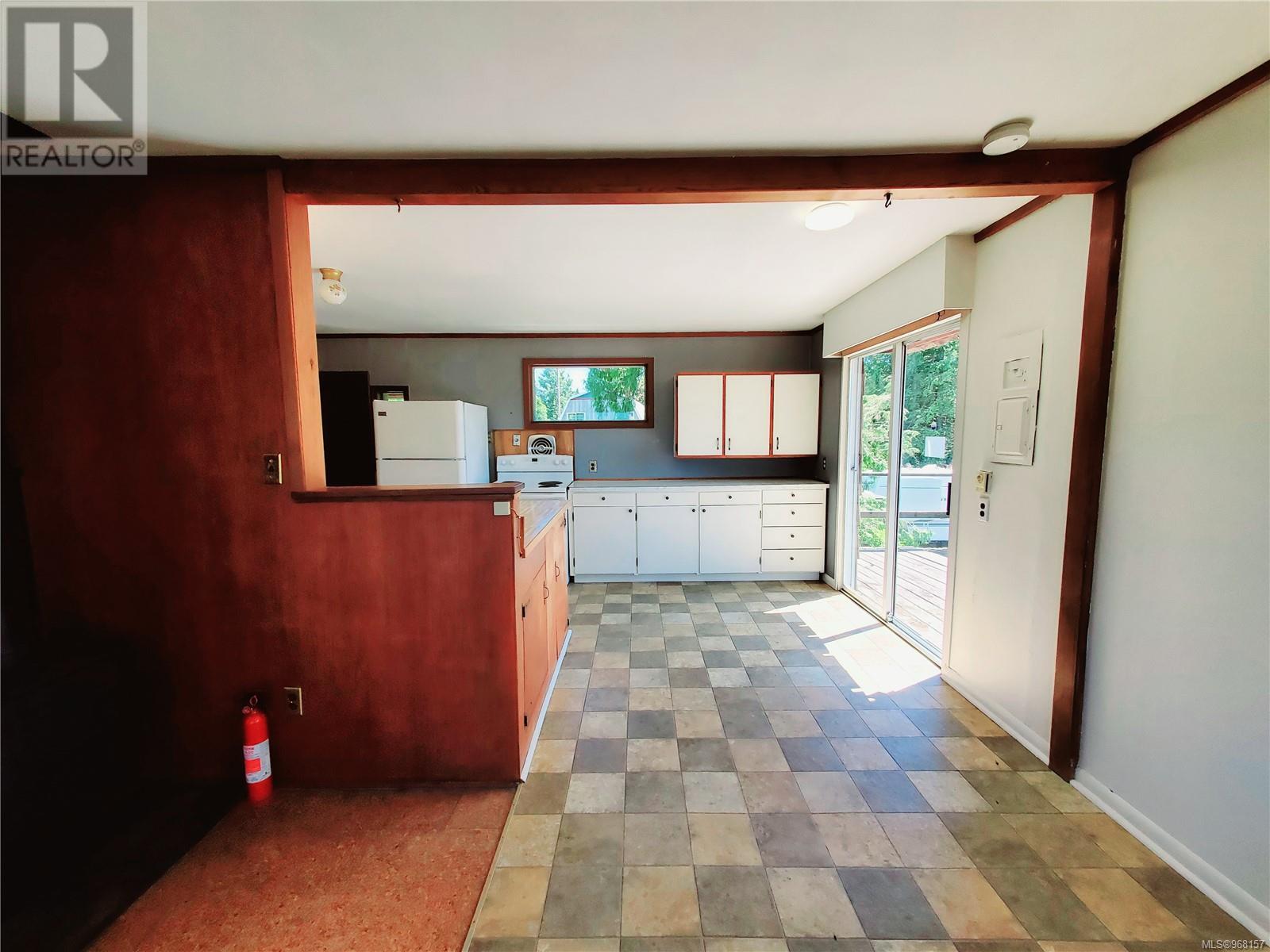 251 Campbell St Property Photo 8