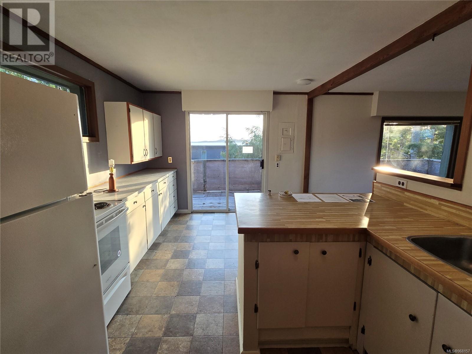 251 Campbell St Property Photo 9