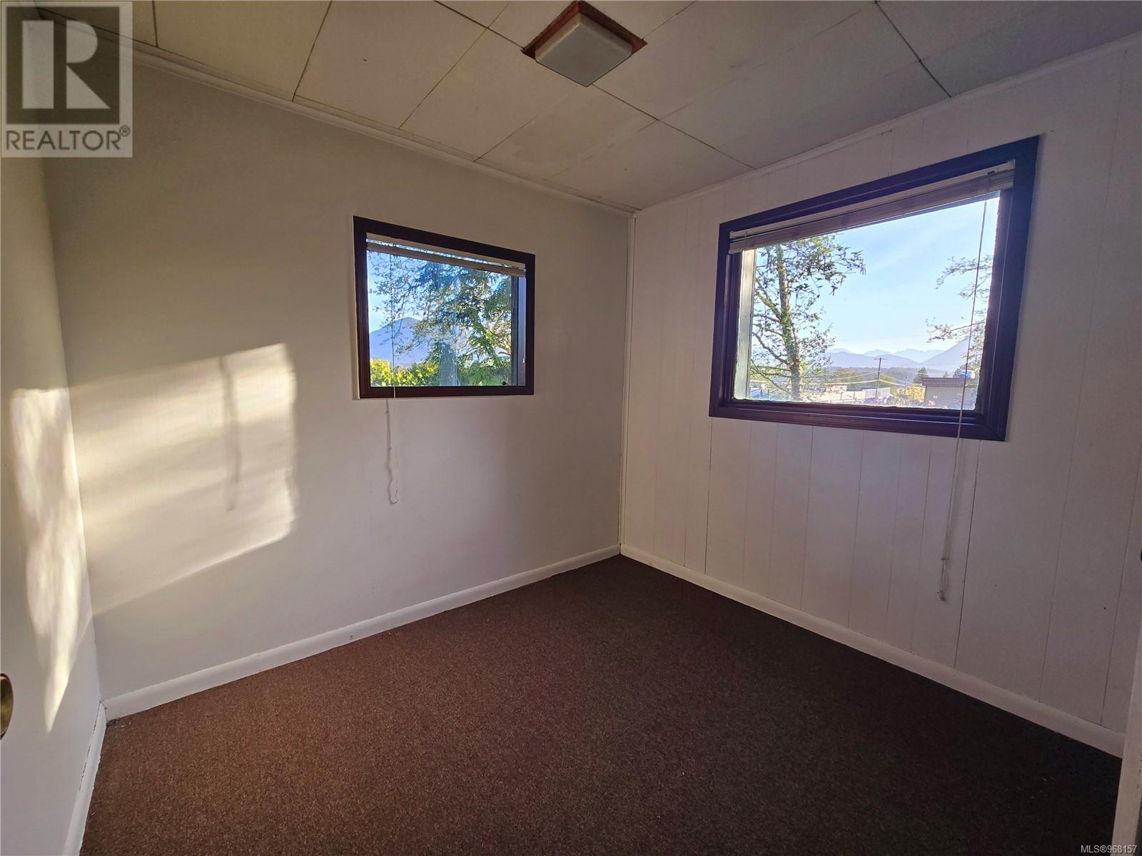 251 Campbell St Property Photo 11