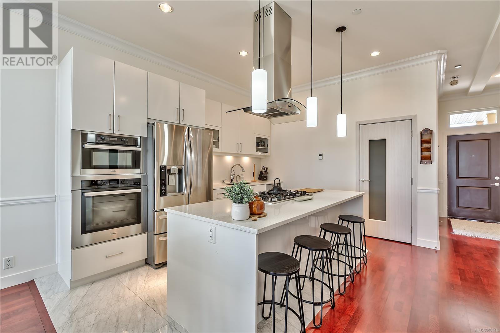 504 10 Chapel St Property Photo 6