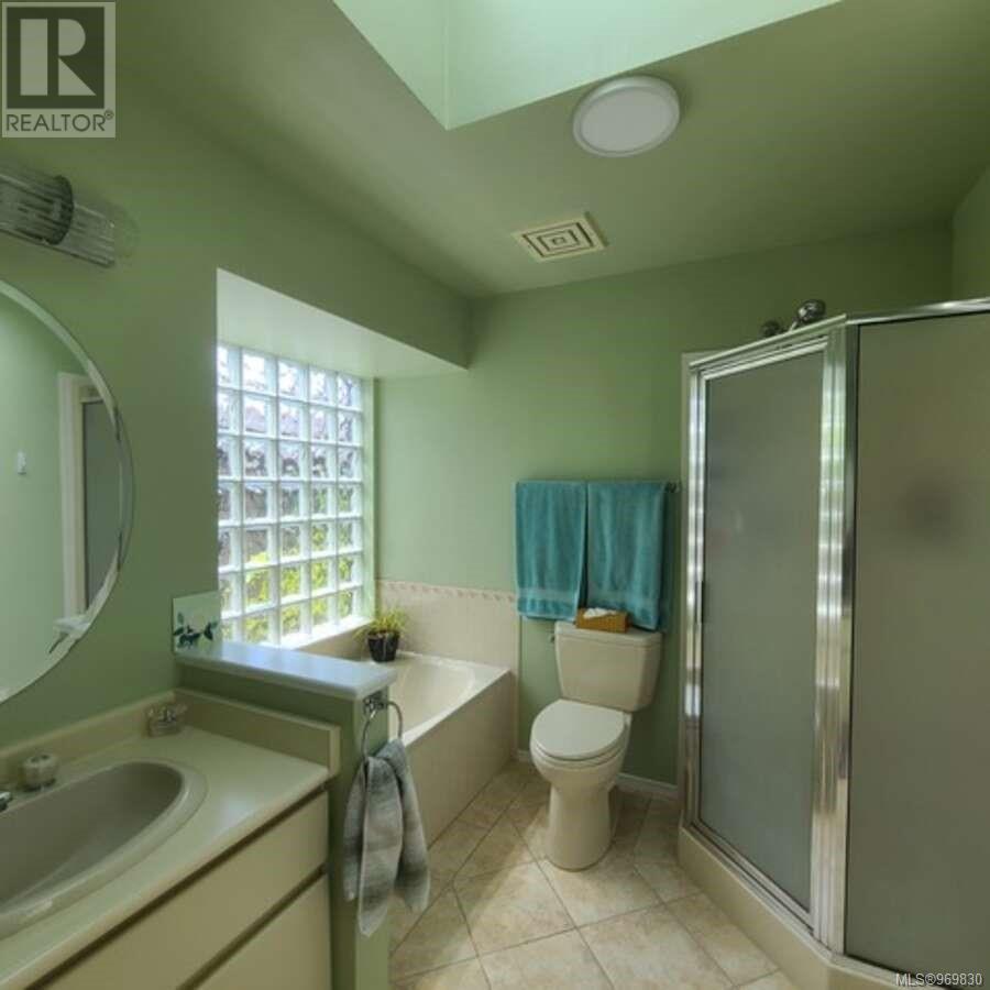 3491 Arbutus Dr S Property Photo 29