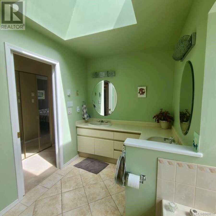 3491 Arbutus Dr S Property Photo 30