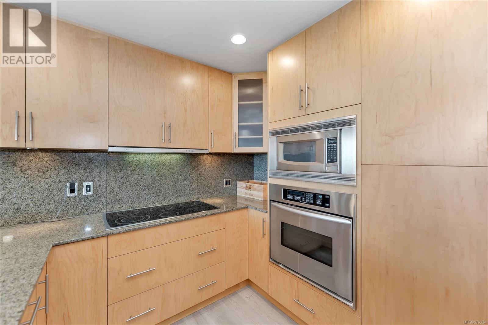 102 738 Sayward Hill Terr Property Photo 3