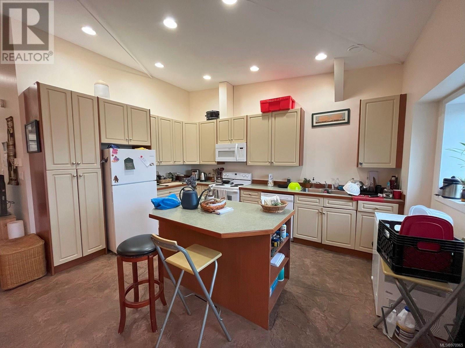 2 671 Industrial Way Property Photo 6