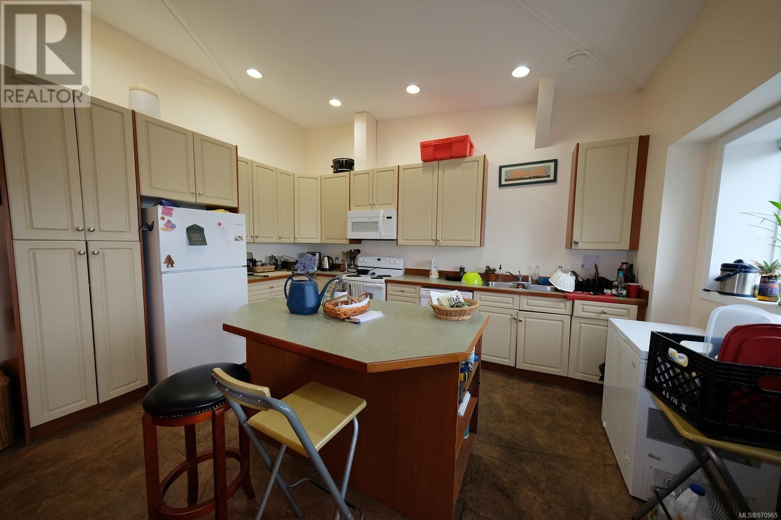 2 671 Industrial Way Property Photo 8