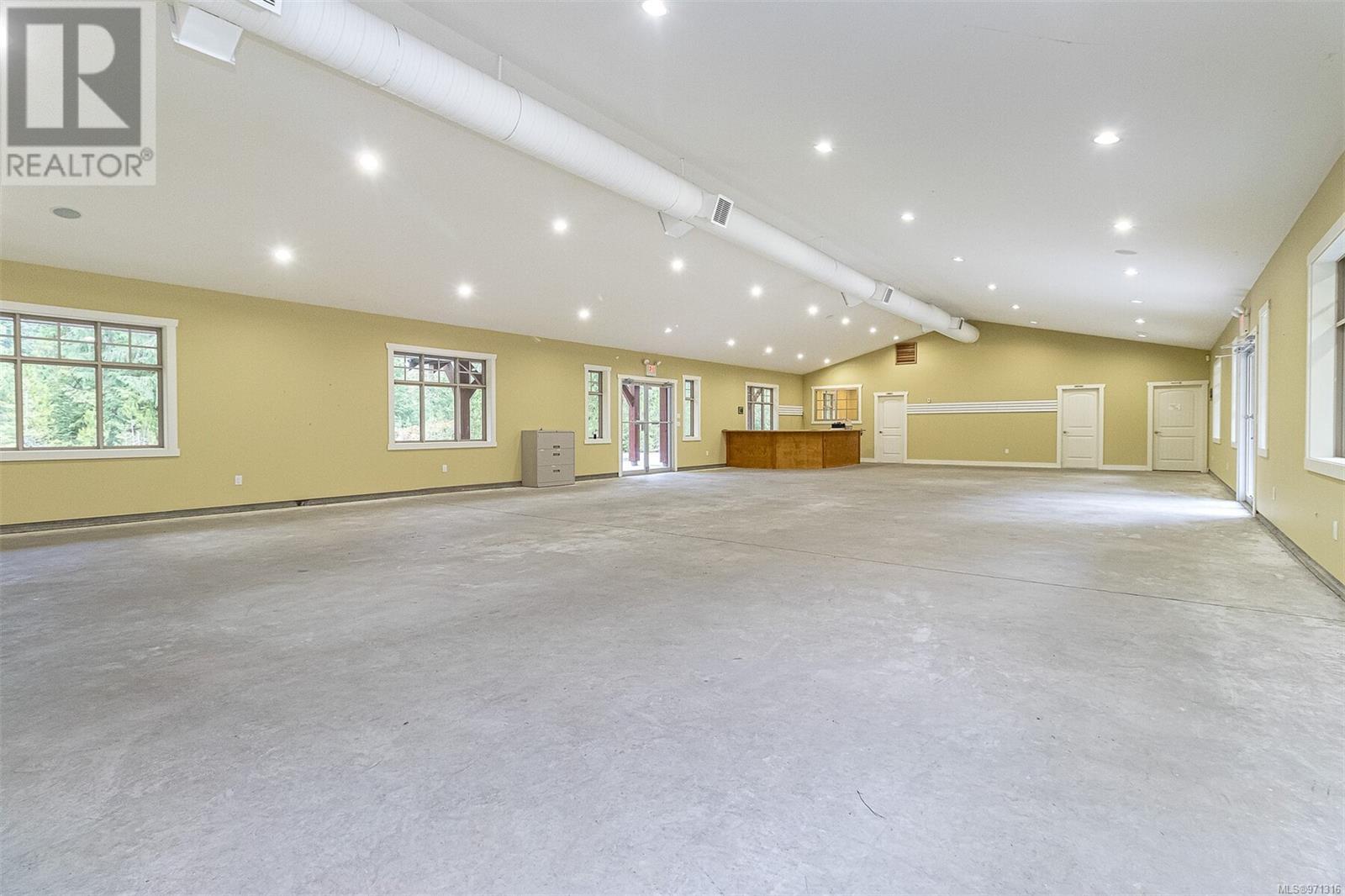 230 Rupert Rd E Property Photo 5