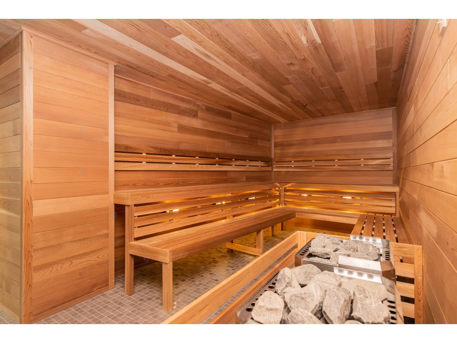 1188 Rue St-antoine O., #403 Property Photo 3