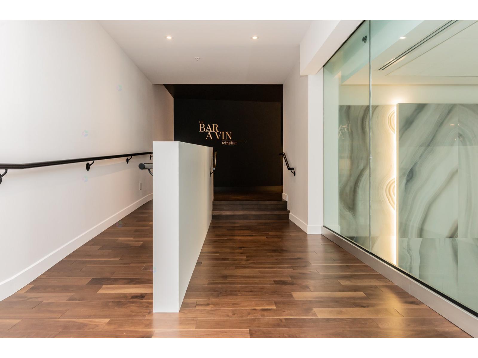 1188 Rue St-antoine O., #403 Property Photo 12