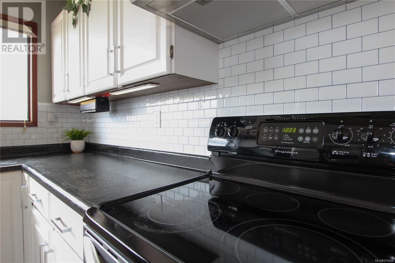 2436 Ocean Ave Property Photo 4