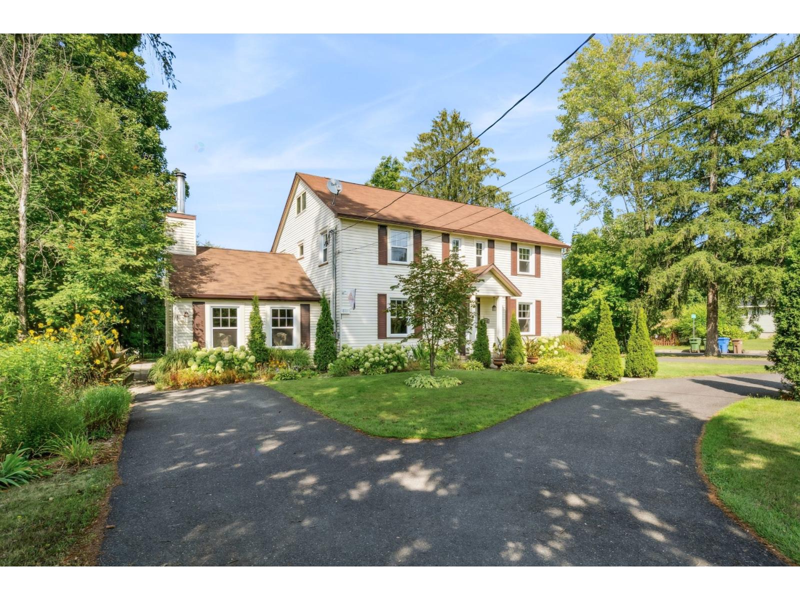 611a-613a Rue Principale Property Photo 1