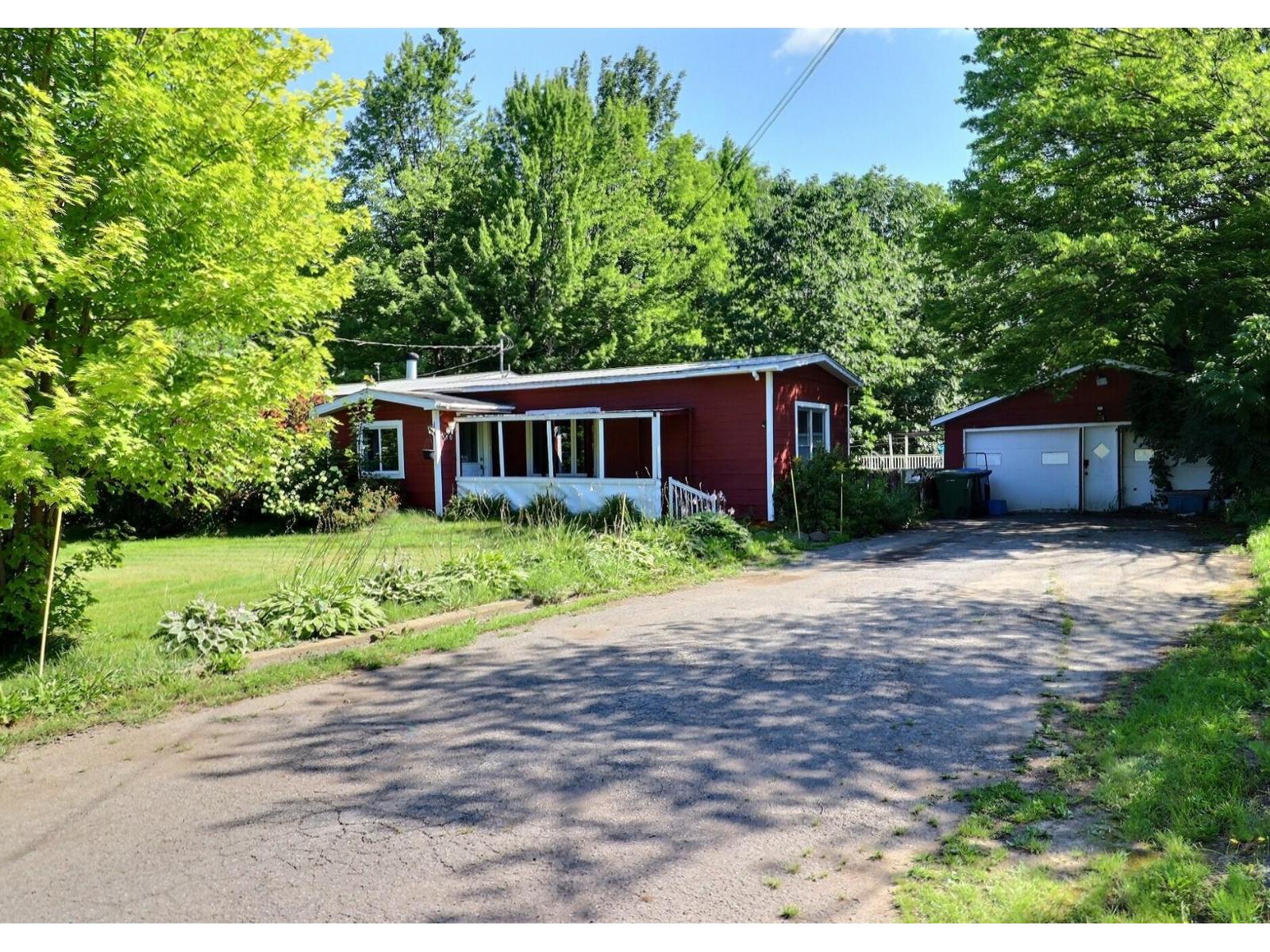 570 Rue Bellefeuille