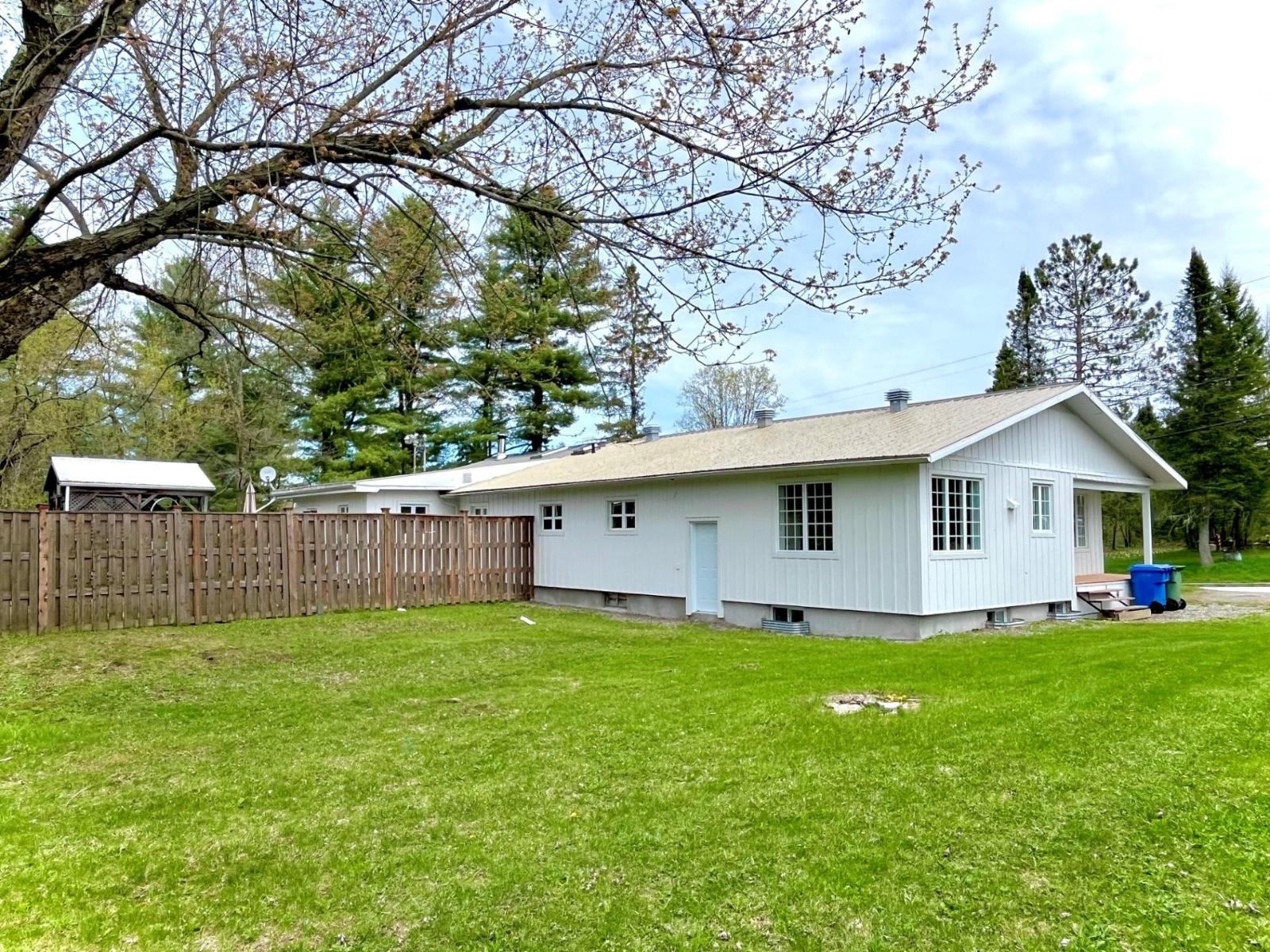 84-84a Rue Thibault S. Property Photo 2