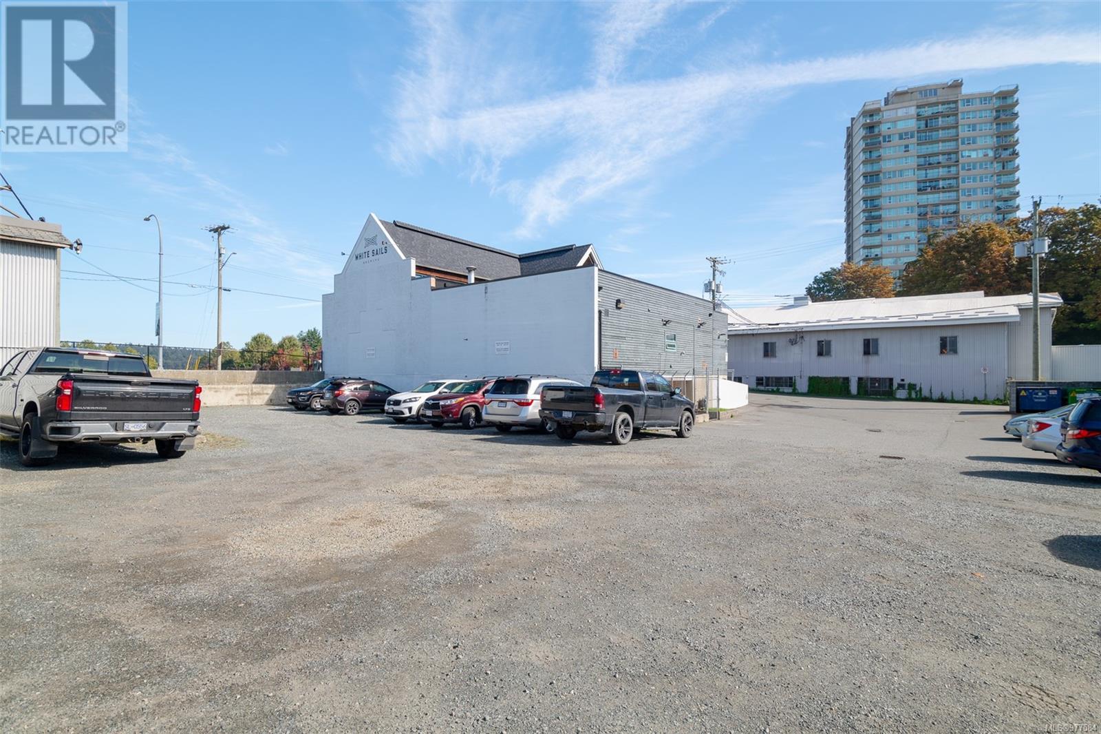 125 Comox Rd Property Photo 35