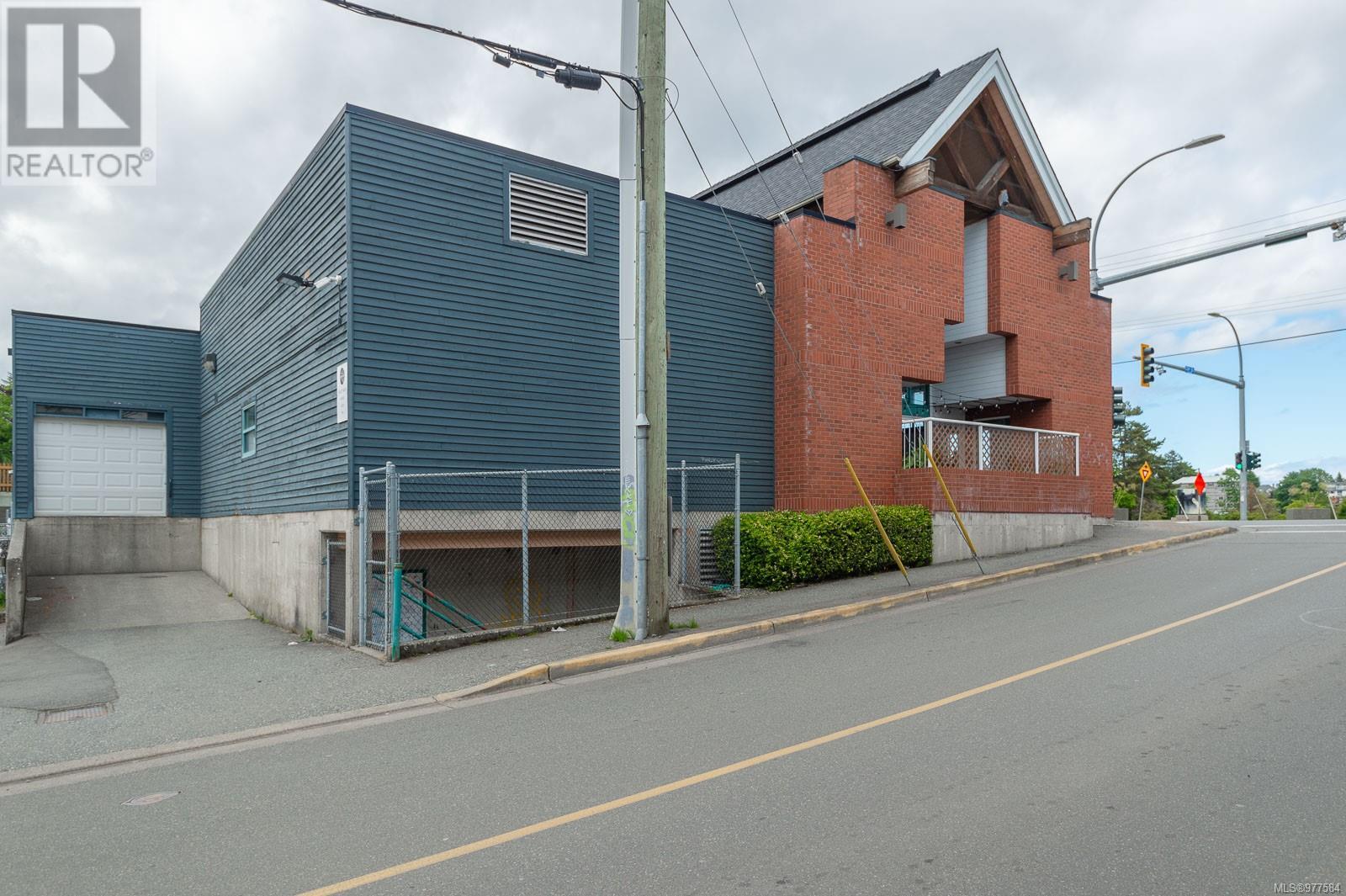 125 Comox Rd Property Photo 37