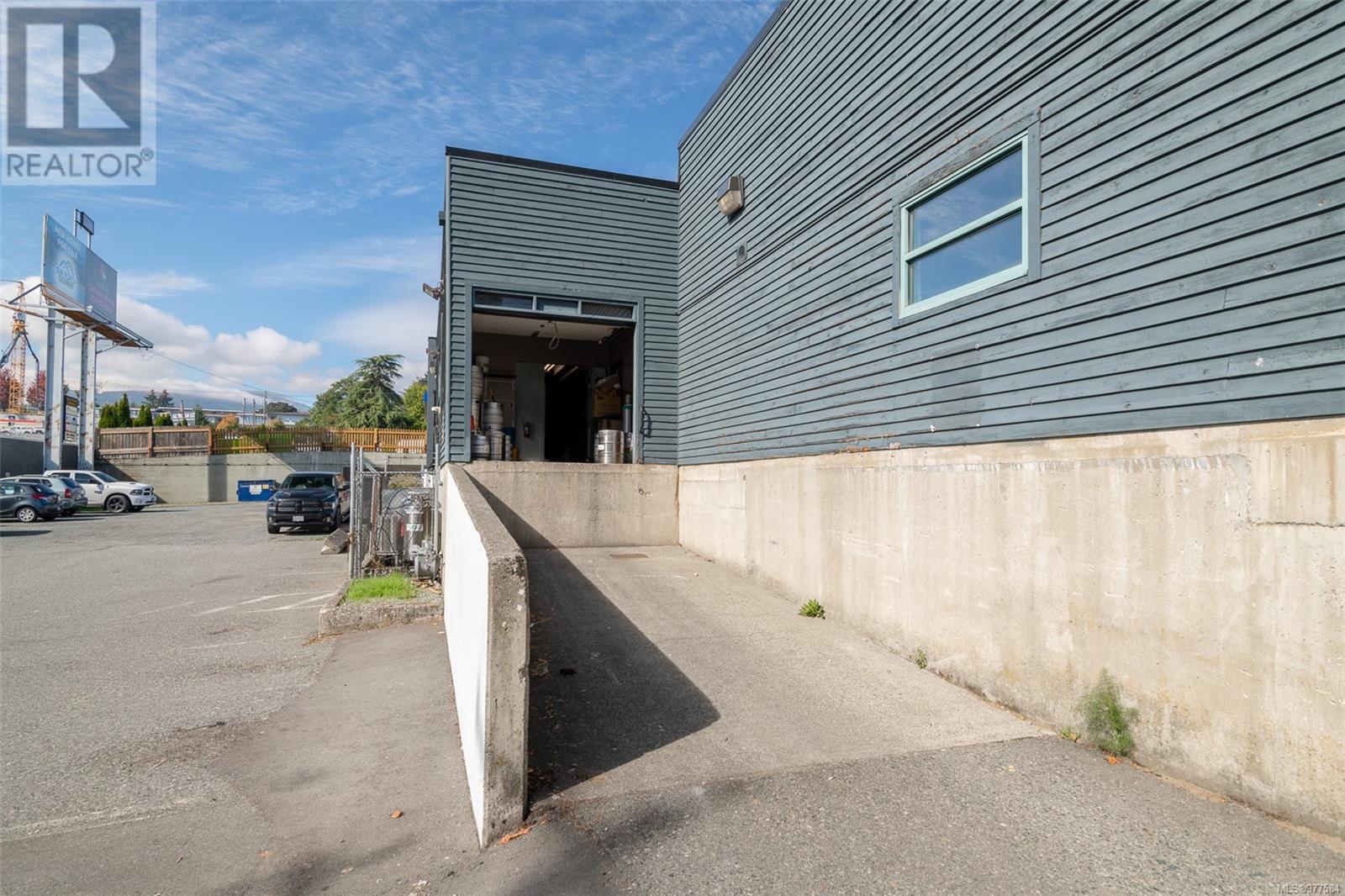 125 Comox Rd Property Photo 38