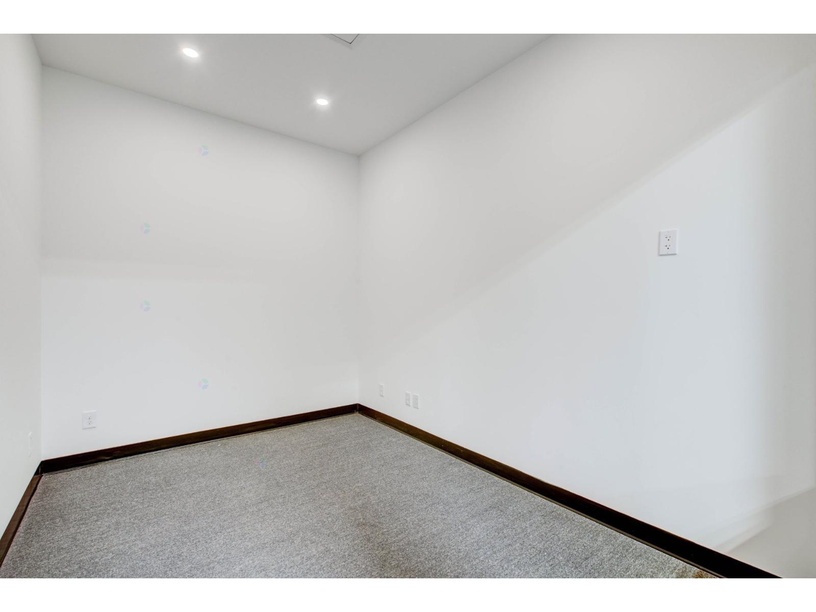 3185 Mtée St-hubert, #202 Property Photo 7
