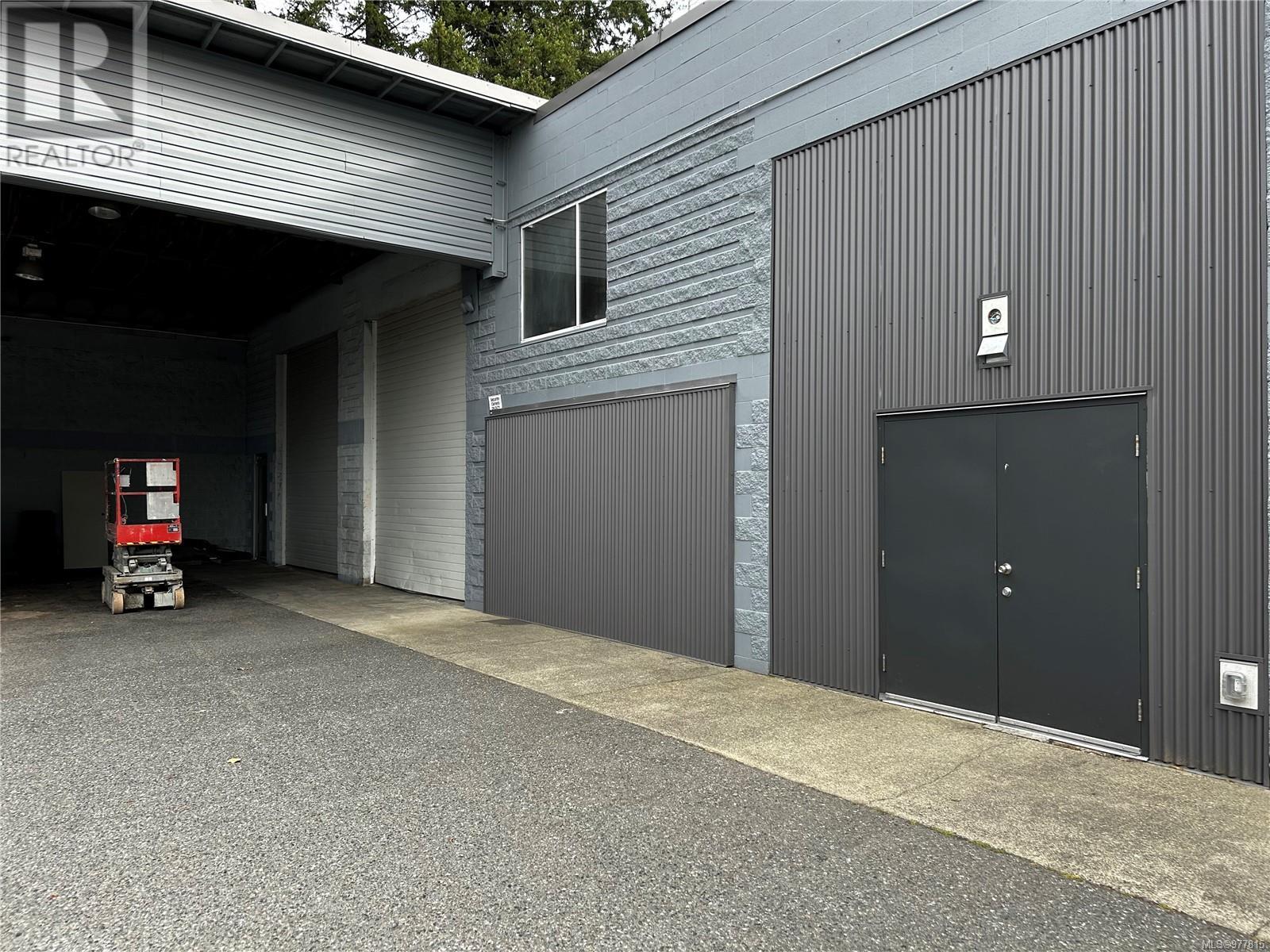 4 2935 Sprott Rd Property Photo 2