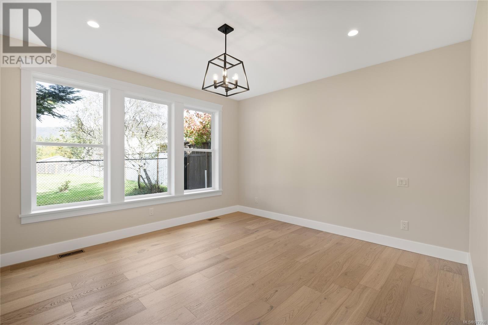136 4065 Mcbride St Property Photo 16