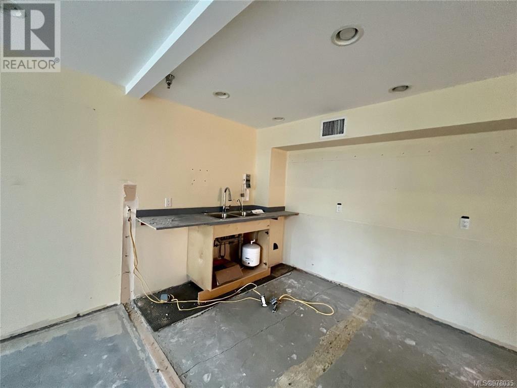 103 1629 Townsite Rd Property Photo 8