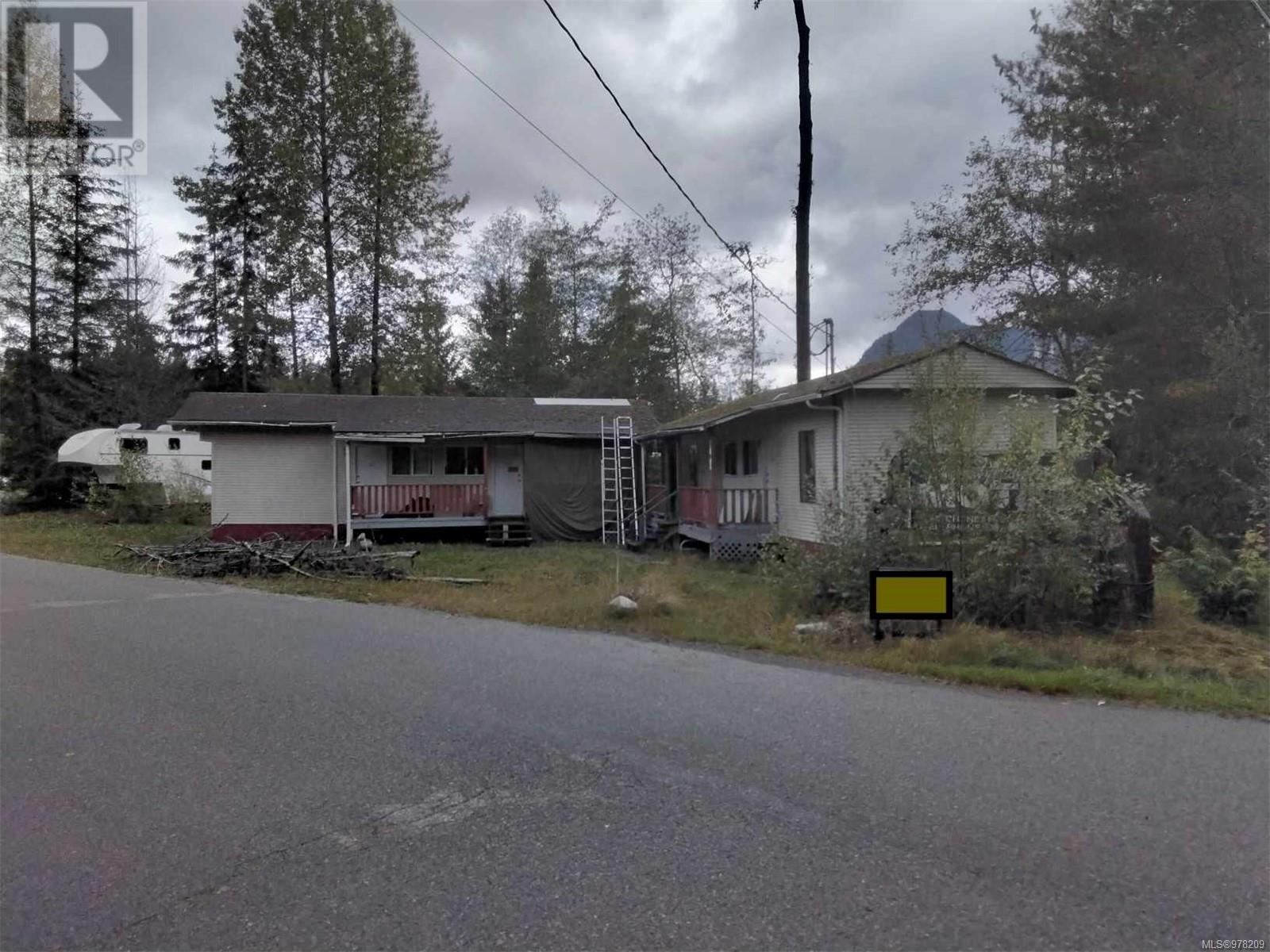 Blk C Englewood Dr Property Photo 1