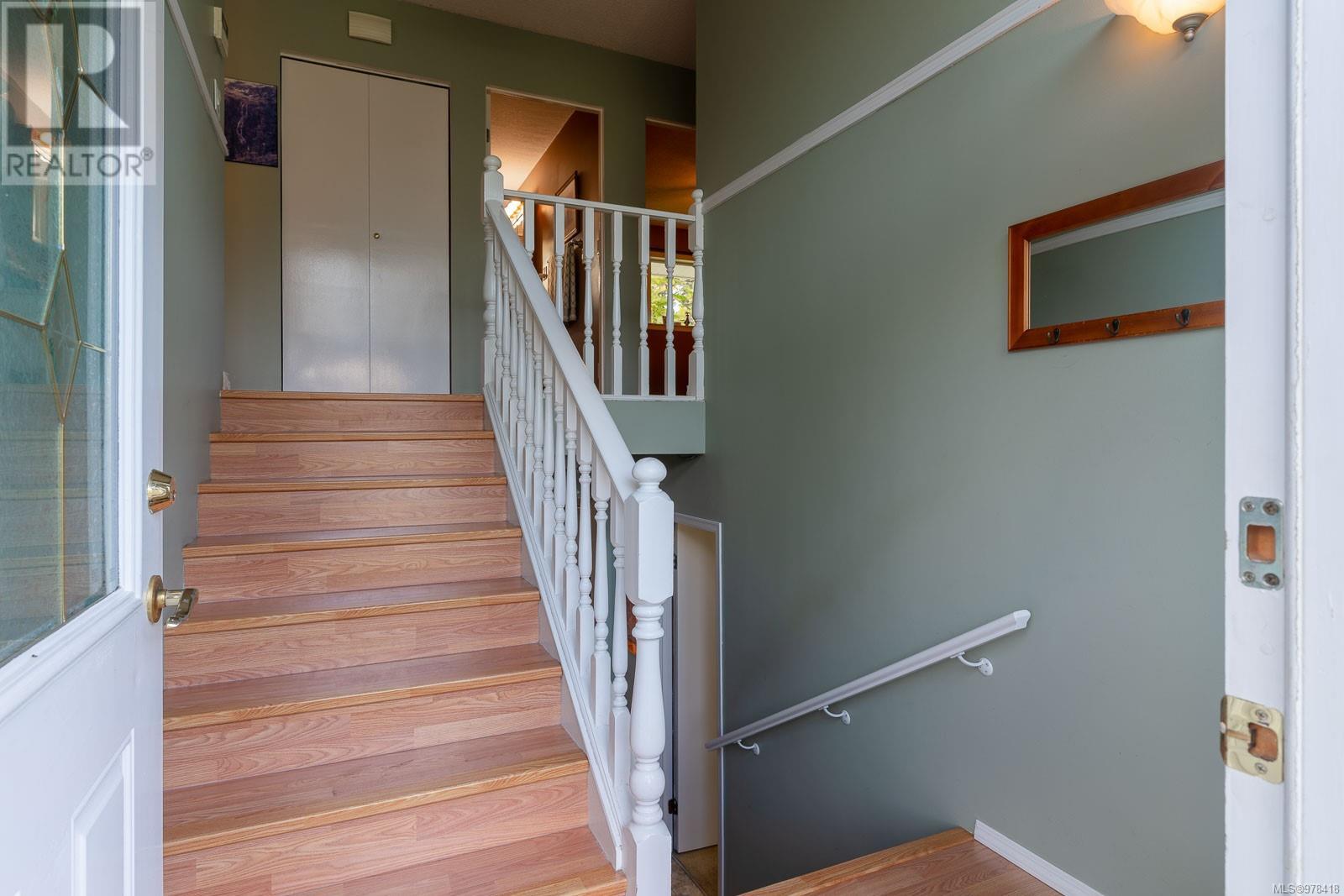 5854 Strathcona St Property Photo 3
