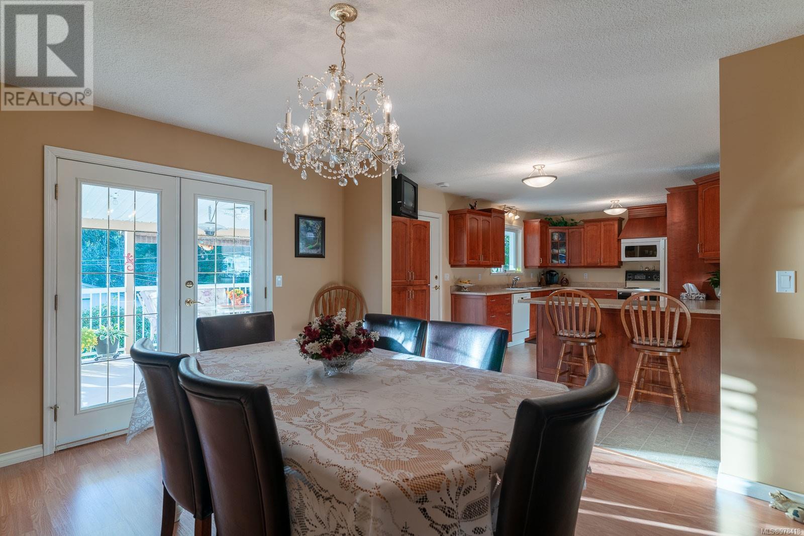 5854 Strathcona St Property Photo 14