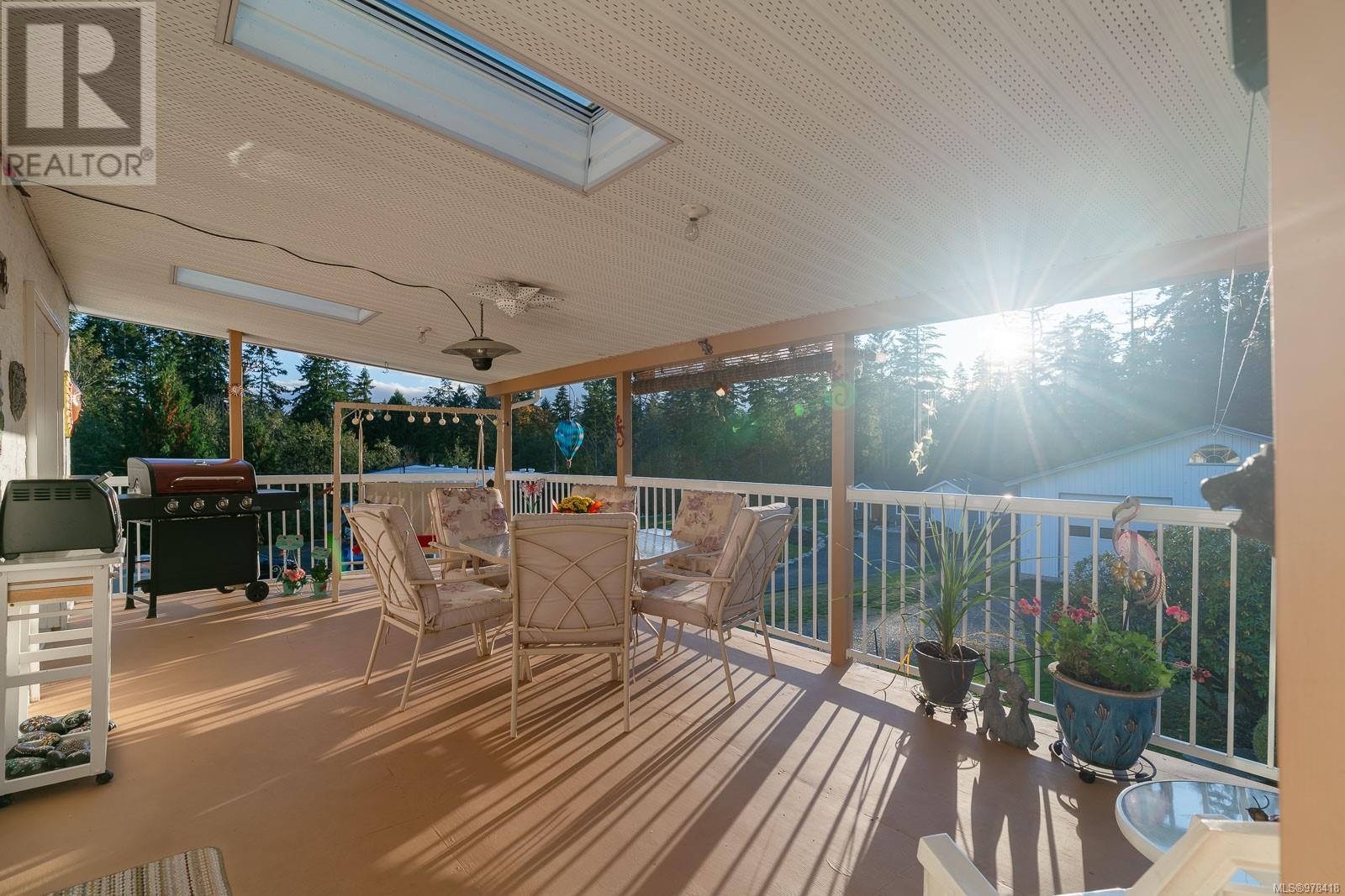 5854 Strathcona St Property Photo 19