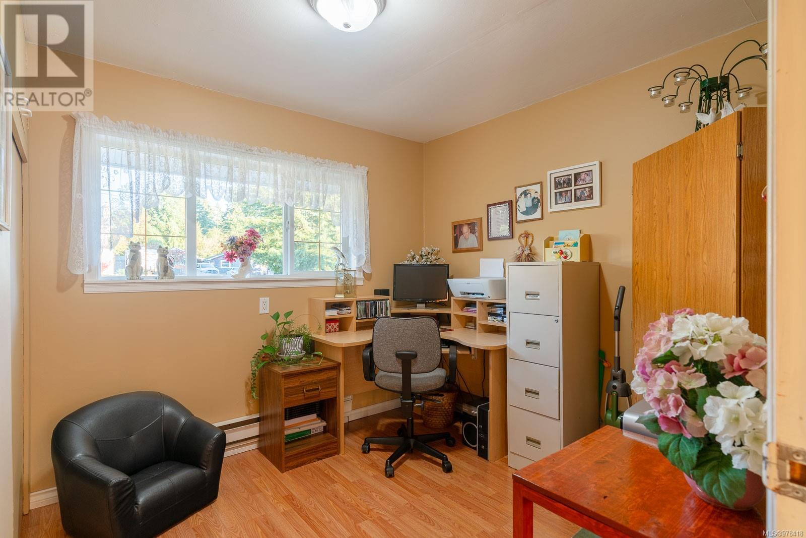 5854 Strathcona St Property Photo 20