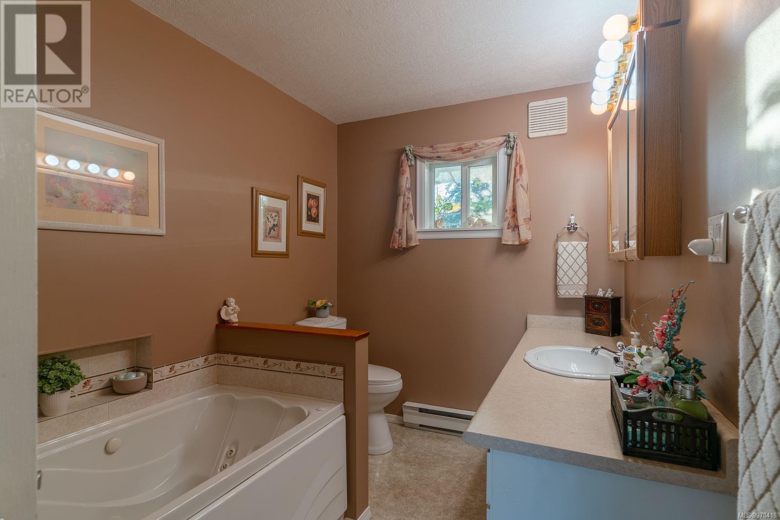 5854 Strathcona St Property Photo 21