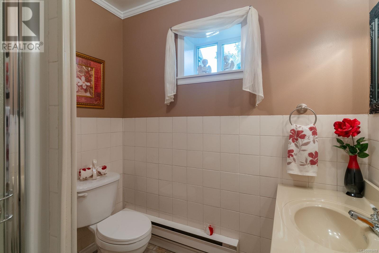 5854 Strathcona St Property Photo 29