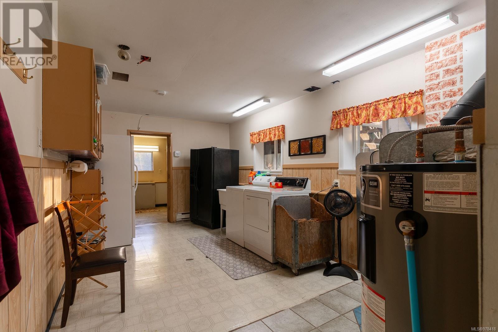 5854 Strathcona St Property Photo 30
