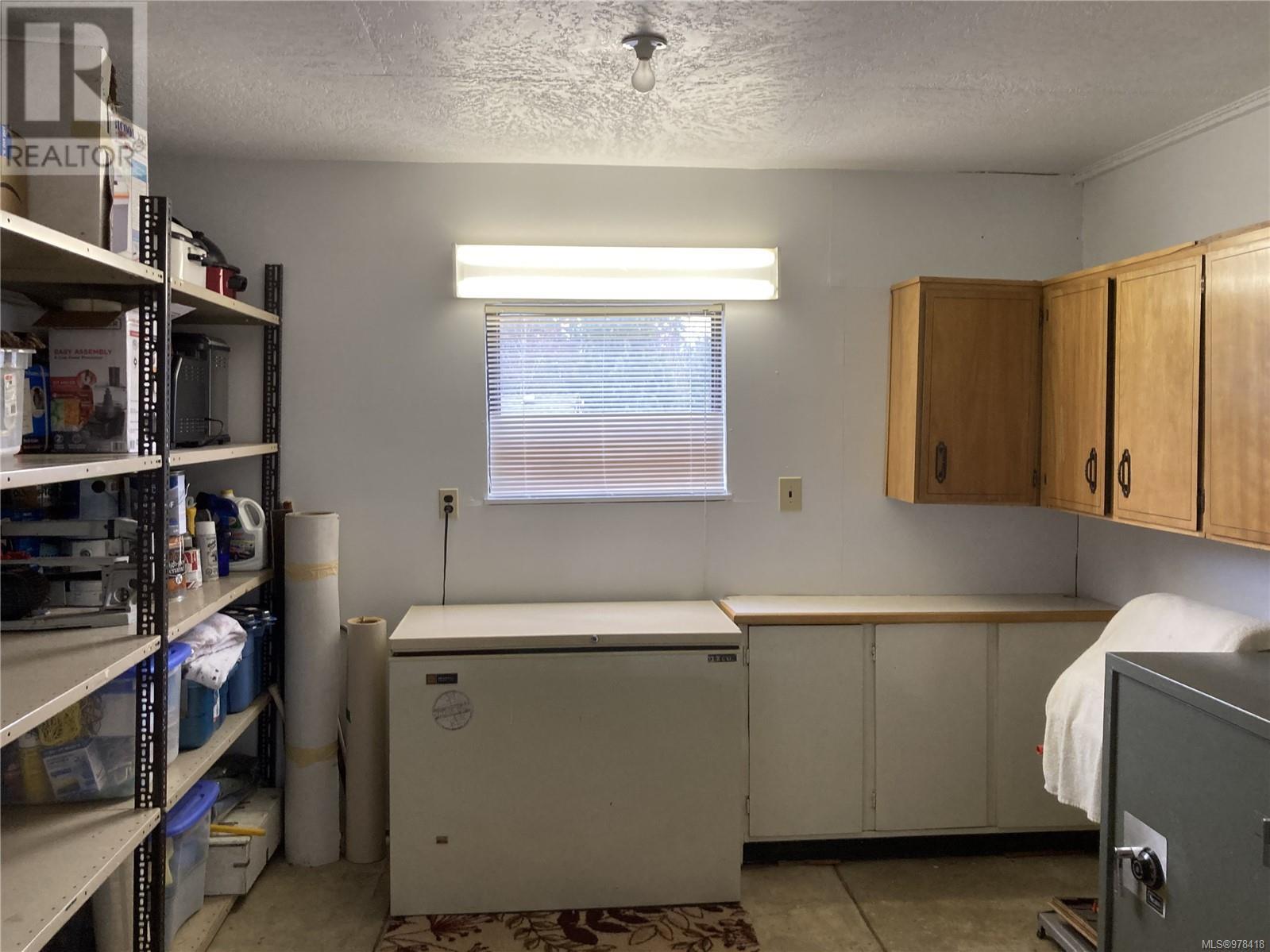 5854 Strathcona St Property Photo 34