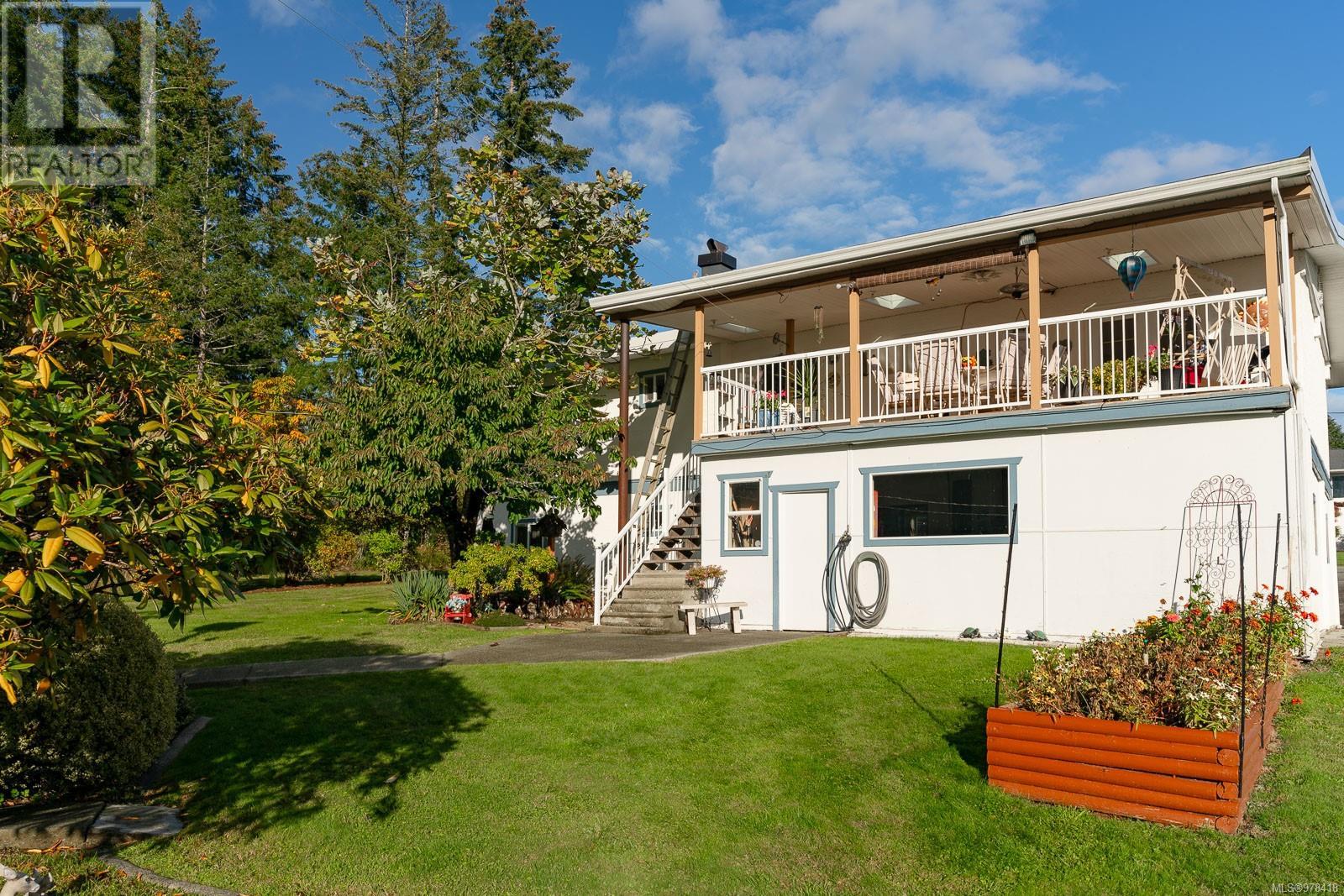 5854 Strathcona St Property Photo 38