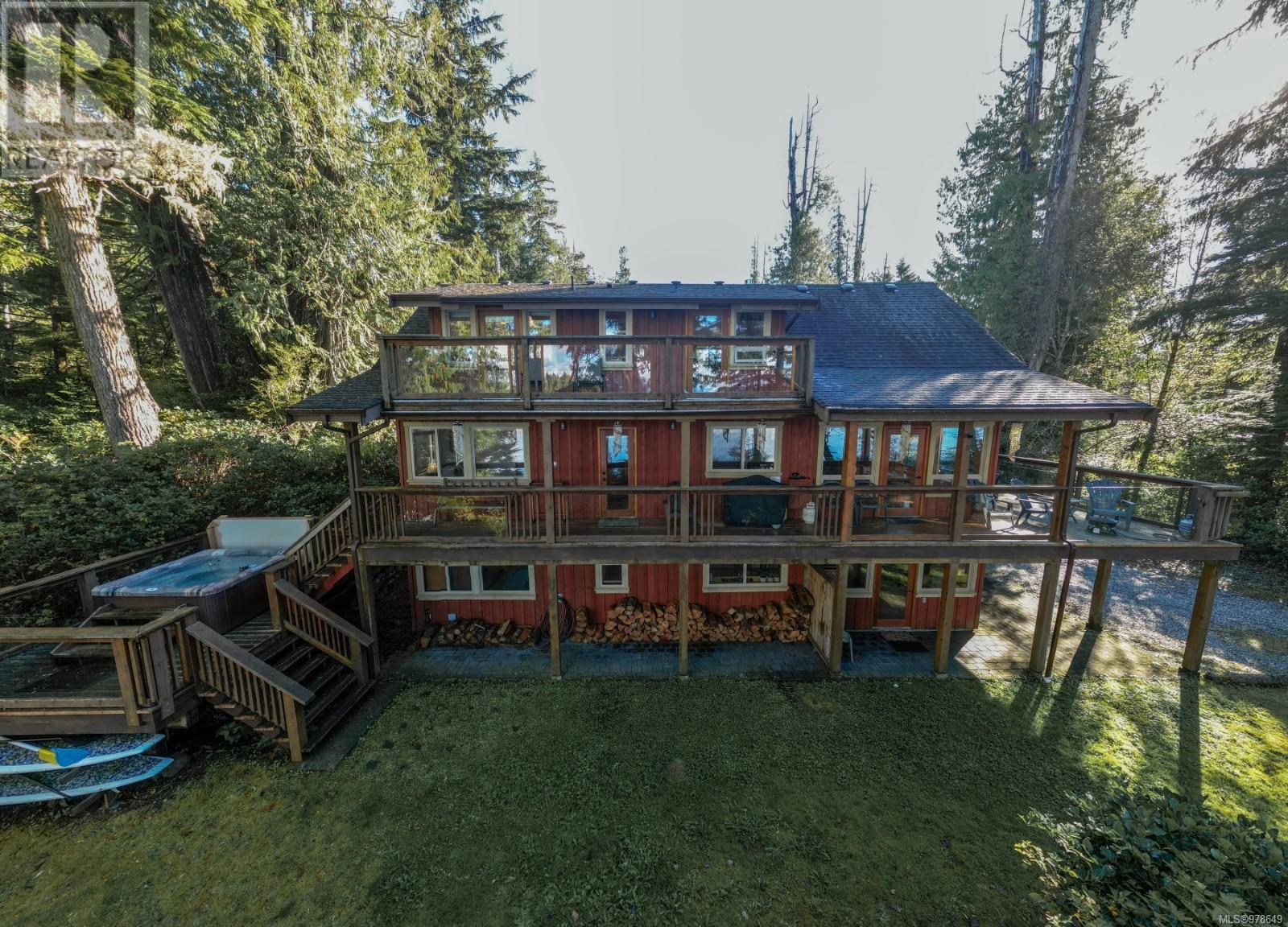 1027 Jensens Bay Rd Property Photo 2